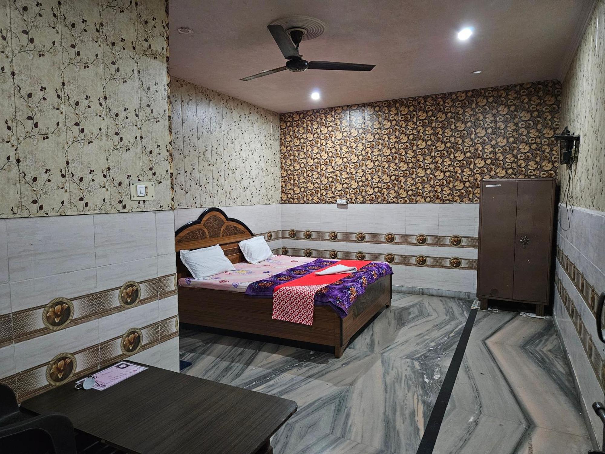 Hotel Chitrarth & Party Lawn Haldwāni 외부 사진